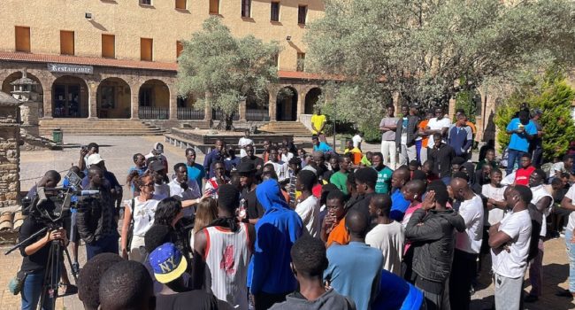 Las personas migrantes acogidas en Samianigo en huelga de hambre en defensa de sus derechos como refugiadas