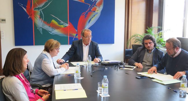 Reunión con responsables de la Asociación Las Nieves de Casablanca y el consejero de Hacienda | Foto: DGA