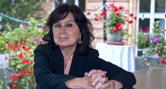 Laura Restrepo.