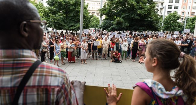 Concentración en Zaragoza a favor de la libertad de Carola Rackete el martes 2 de julio. Foto: Pablo Ibáñez