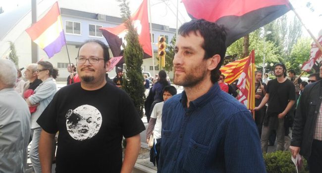 Los candidatos por Puyalón-Os Pueblos Deciden, Valentín Cazaña y Chema Royo durante las movilizaciones por el Primero de Mayo en Uesca.