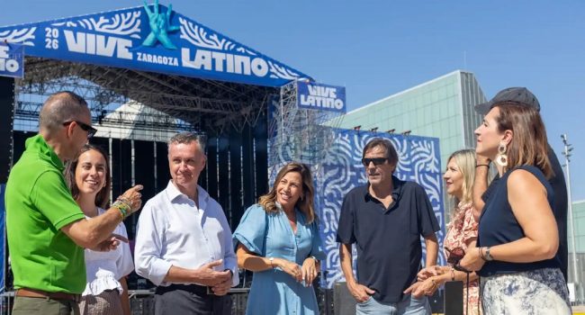 (Archivo, septiembre 2026) El consejero de Medio Ambiento de la DGA, Luis  Biendicho (Vox), junto a la alcaldesa de Zaragoza, Natalia Chueca (PP), y otros mainates de ambas instituciones gobernadas por el trumpismo aragonés | Foto: Gobierno de Aragón