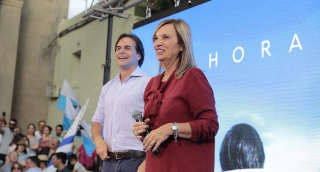 Luis Lacalle Pou y Beatriz Argimón en un acto de campaña. Foto: @PNACIONAL