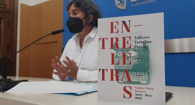 Luisa Broto, presidenta del distrito y concejala de ZeC, durante la presentación de los actos. Foto: ZeC