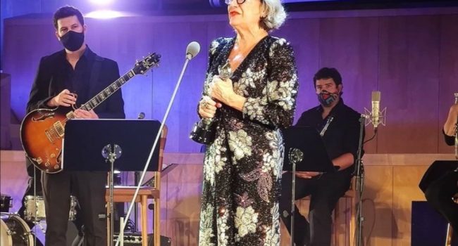 Luisa Gavasa durante la gala de la novena edición de los Premios Simón. Foto: @ACA_Cineastas