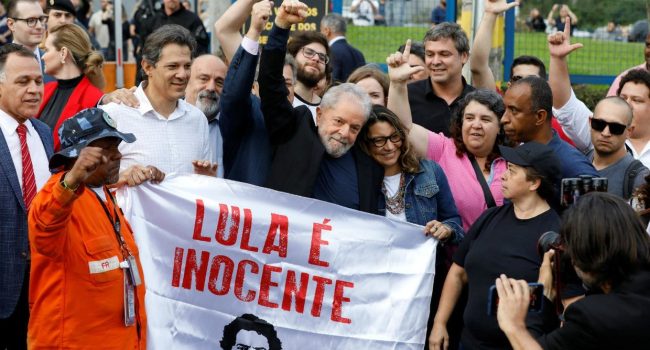 Lula tras salir de prisión en 2019. Foto: @ptbrasil