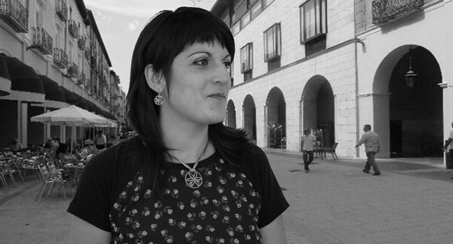 Marie Calvo frente a la DPH. Foto: Entabán