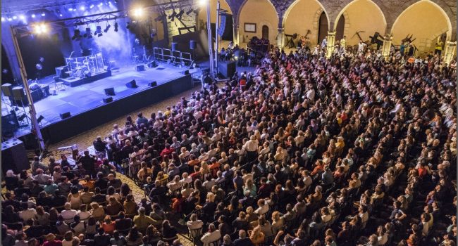 un escenario en uno de los castillos