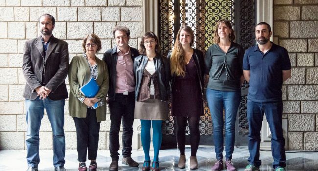 Representantes de las siete ciudades durante el acto en Barcelona.