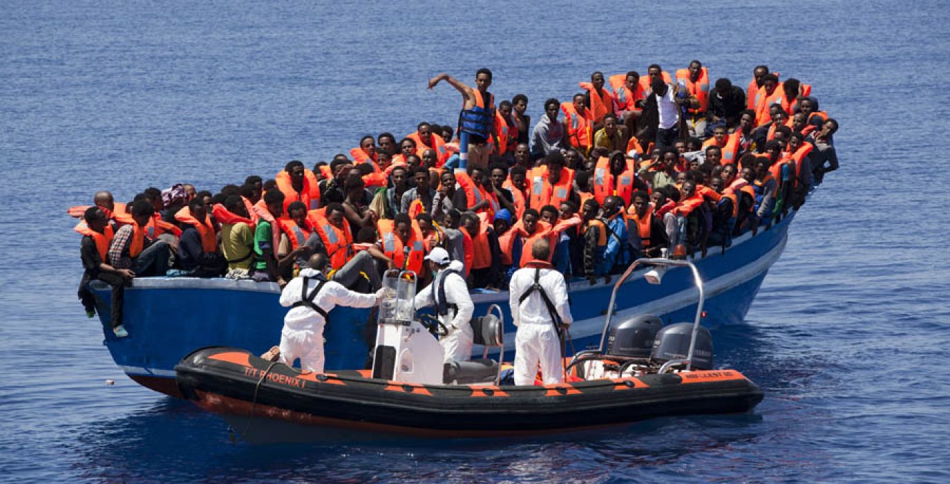 Rescate de una patera en el Mediterráneo. Foto: Fernando G. Calero (MSF)