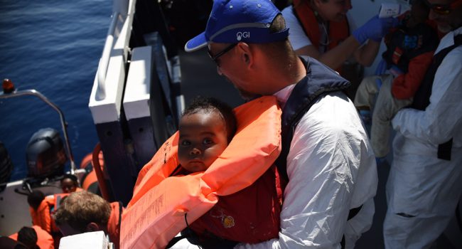 Rescate de 561 personas el 14 de mayo a cargo del operativo conjunto MSF-MOAS
en el barco MY  Phoenix. Foto: Fernando G. Calero ©