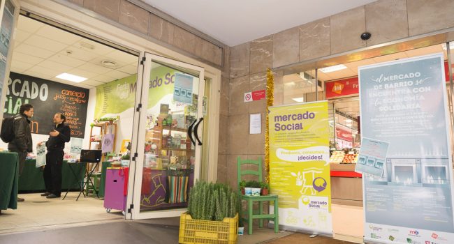 Entrada al Mercado de San Vicente de Paúl donde está instalado el espacio de Mercado Social Aragón. Foto: Pablo Ibáñez (AraInfo)