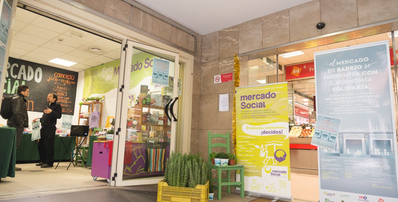 Entrada al Mercado de San Vicente de Paúl donde está instalado el espacio de Mercado Social Aragón. Foto: Pablo Ibáñez (AraInfo)