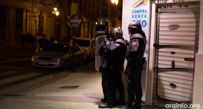 Fuerte presencial policial en las calles del barrio zaragozano tras el acto de este viernes en apoyo a Gamonal. Foto: AraInfo