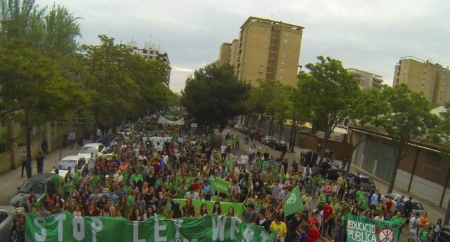 Manifestación en Zaragoza contra la LOMCE. Foto: Marea Verde