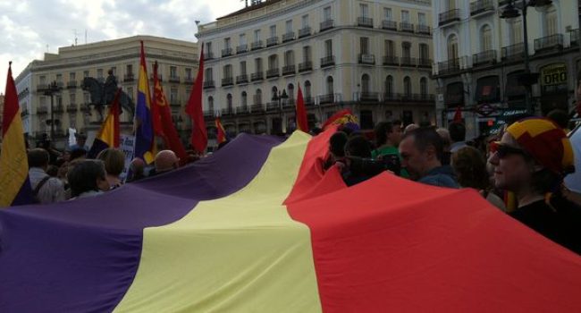 IU presenta iniciativas en todas las instituciones en las que tiene representación para exigir la consulta popular.