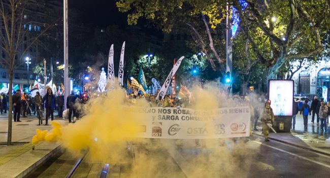 Manifestación de los sindicatos contra los despidos en Sarga. Foto: Pablo Ibáñez (@pabloibasi) /AraInfo