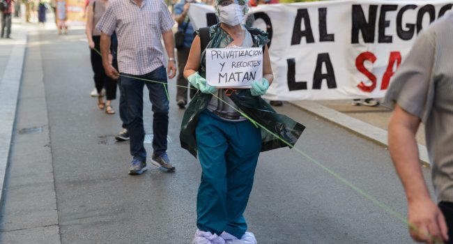 Manifestación en Zaragoza el pasado junio en defensa de la sanidad pública. Foto: Pablo Ibáñez