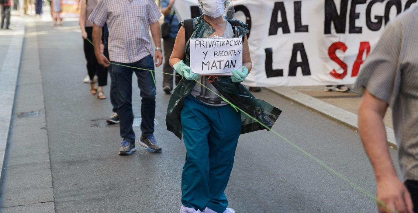 Manifestación en Zaragoza el pasado junio en defensa de la sanidad pública. Foto: Pablo Ibáñez