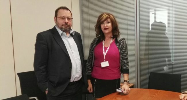 Mar Cambrollé con César Hernández durante la reunión mantenida este lunes