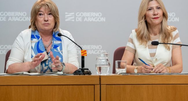 Tomasa Hernández, nueva consejera de Educación, junto a Mar Vaquero, actual portavoz y única vicepresidenta del Gobierno de Aragón | Foto: DGA