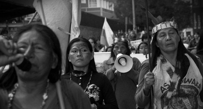 Marcha de mullers amazonicas en Ecuador. Foto: Miriam Gartor