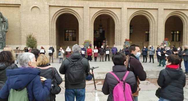 Concentración delante del Ayuntamiento de Zaragoza | Foto: ZeC