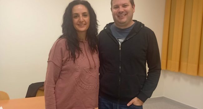 Marta Abengochea y Juan Larriba van Mal de somos zuera