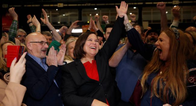 La presidenta del Sinn Féin, Mary Lou McDonald, celebra los resultados del partido republicano. Foto: @sinnfeinireland