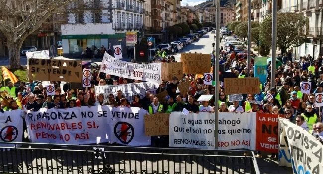 Ribagorza reitera el “no a los macroproyectos fotovoltaicos” que amenazan la comarca