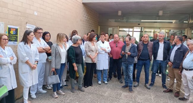 Masiva movilización en Exeya denunciando la “dramática situación” generada por los recortes sanitarios de la DGA