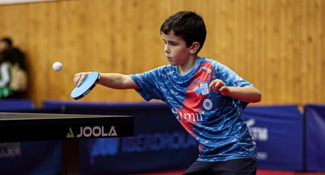 El benjamín Mateo Gil (Binéfar 77) se alzó campeón en el torneo