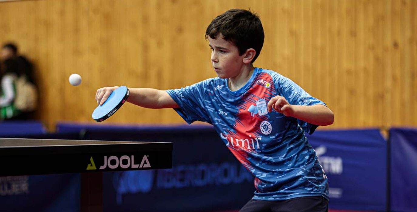 El benjamín Mateo Gil (Binéfar 77) se alzó campeón en el torneo
