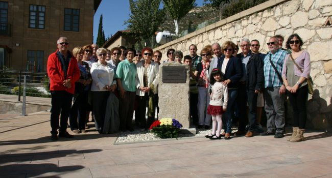 Una placa con la inscripción ‘que su recuerdo sirva de experiencia’ recuerda a los 7 mequinenzanos internados en los capos de Mauthausen, Hartheim, Gusen, Buchenwald, Ravensbrück y Bergen-Belsen. Foto: Ayuntamiento Mequinensa