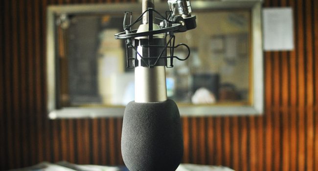 Micrófono_en_la_Radio_Universidad_Nacional_de_La_Plata