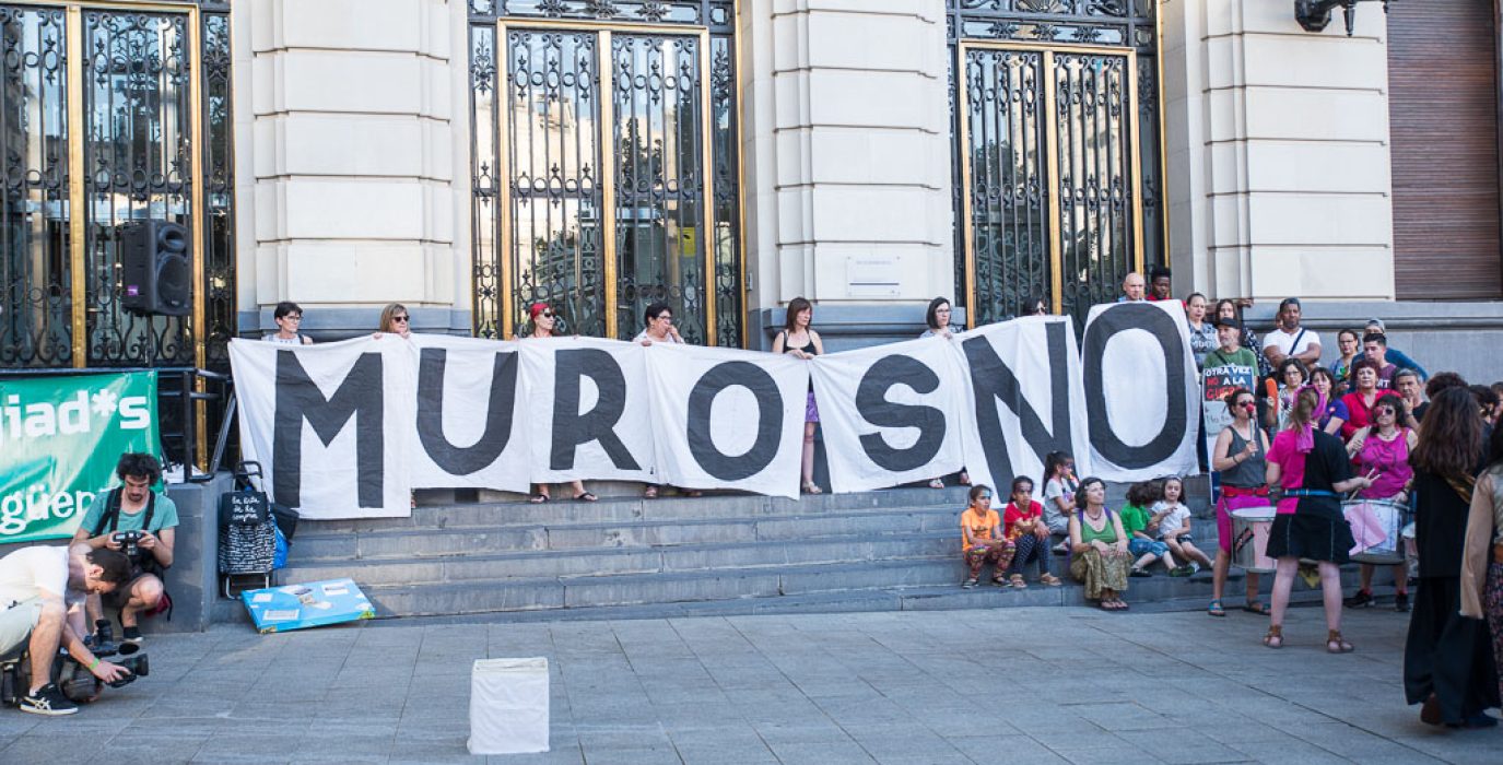 Concentración en 2018 de #MigrarEsUnDerecho. Foto: Pablo Ibáñez (AraInfo)