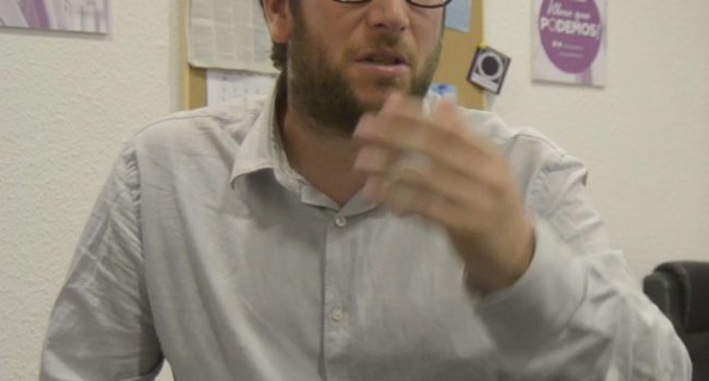 Miguel Urban, en la sede de Podemos en Zaragoza. Foto: AraInfo