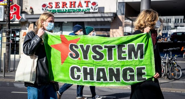 El boicot en el consumo como herramienta política y la solidaridad como salvavidas ante la agonía de la era capitalista