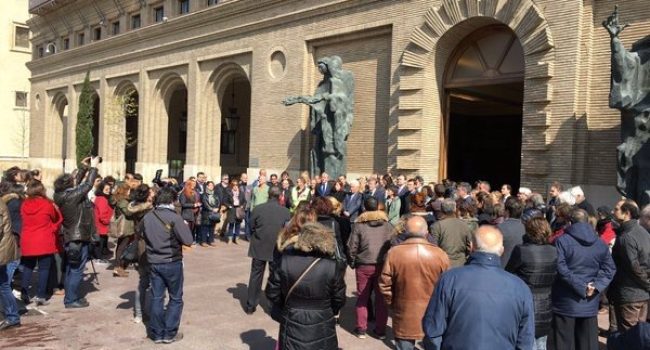 Minuto de silencio en Zaragoza. Foto: Ayuntamiento