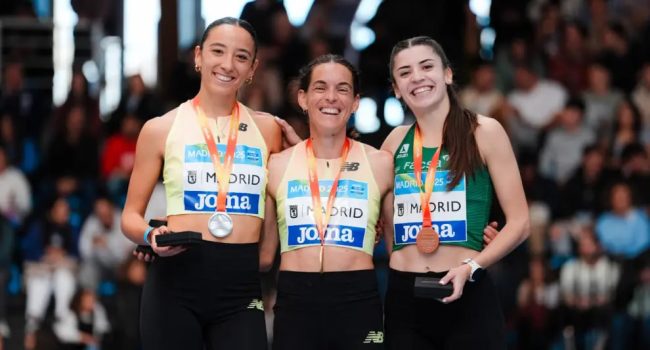 Mireya Arnedillo, a la derecha, con el bronce en los 1.500 | Foto: RFEA
