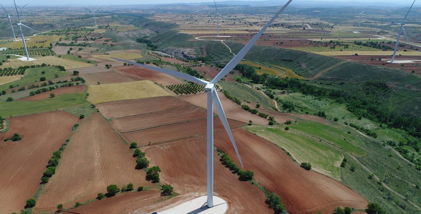 Molinos en uno de los parques eólicos de Forestalia en Aragón | Foto: DGA