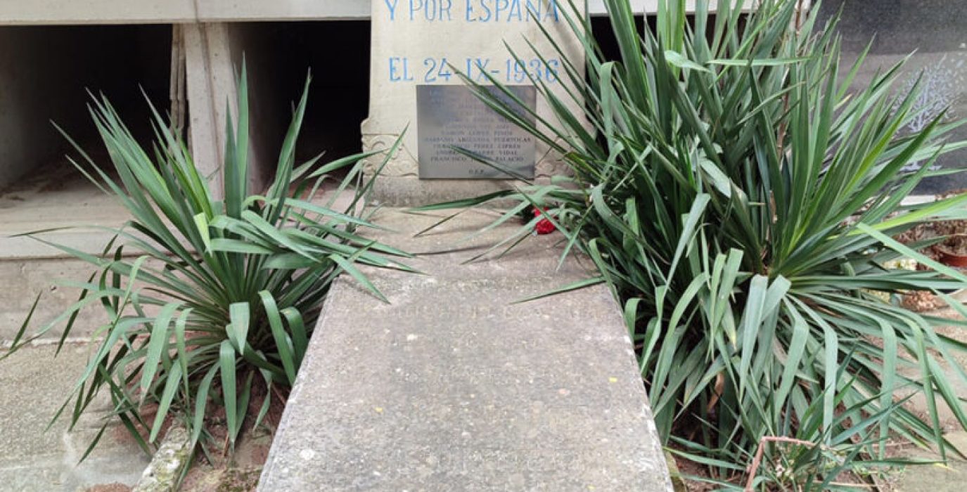Monumento franquista en el cementerio de Sesa | Foto: CHA