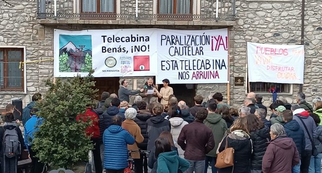 Movilización en Benás contra el proyecto de telecabina | Foto: SOS Ribagorza