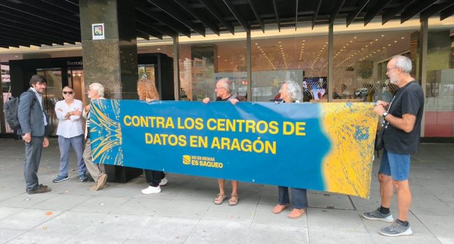 Protesta frente a Ibercaja en Zaragoza.