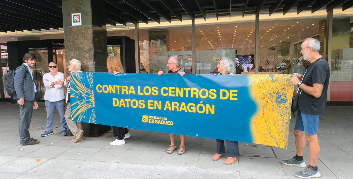 Protesta frente a Ibercaja en Zaragoza.