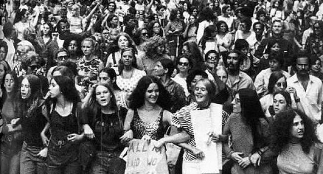 Marcha del 8 de marza por las calles de Nueva York en 1.970