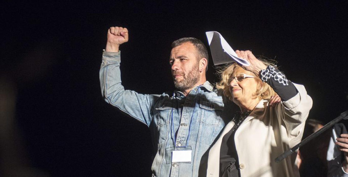 Manuela Carmena junto a Nacho Murgui, la noche de las elecciones. Foto: Diagonal