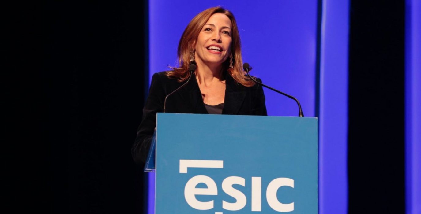 Natalia Chueca, alcaldesa de Zaragoza, en la graduación del alumnado de ESIC | Foto: AZ