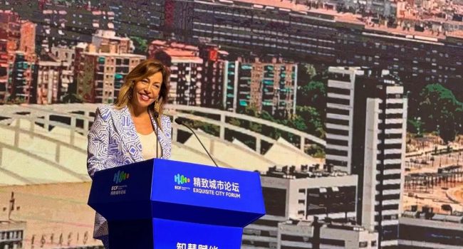 La alcaldesa de la capital, Natalia Chueca, presume de “políticas de desarrollo urbano sostenible” en el Exquisite City Forum de Weihai celebrado en septiembre de 2025 | Foto: Ayuntamiento de Zaragoza