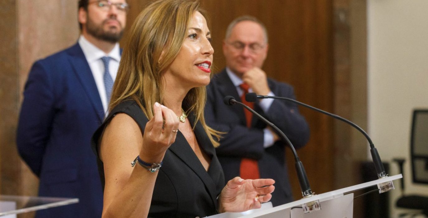 La alcaldesa Natalia Chueca este miércoles en la firma de los convenios con Google España y Portugal | Foto: Daniel Marcos (AZ)